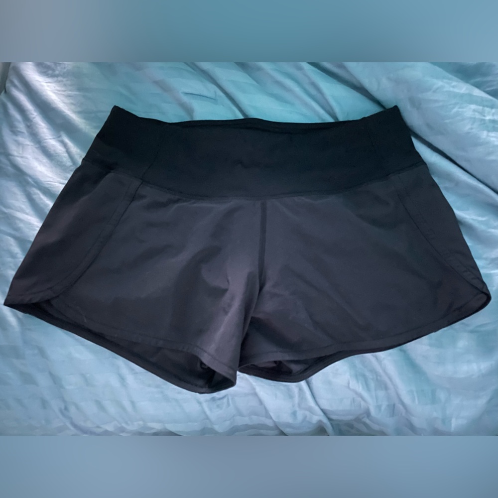 LuluLemon Low-Rise Lined Short 2.5"